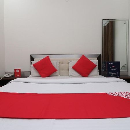 Oyo 24723 Hotel Atul Palace อัครา ภายนอก รูปภาพ
