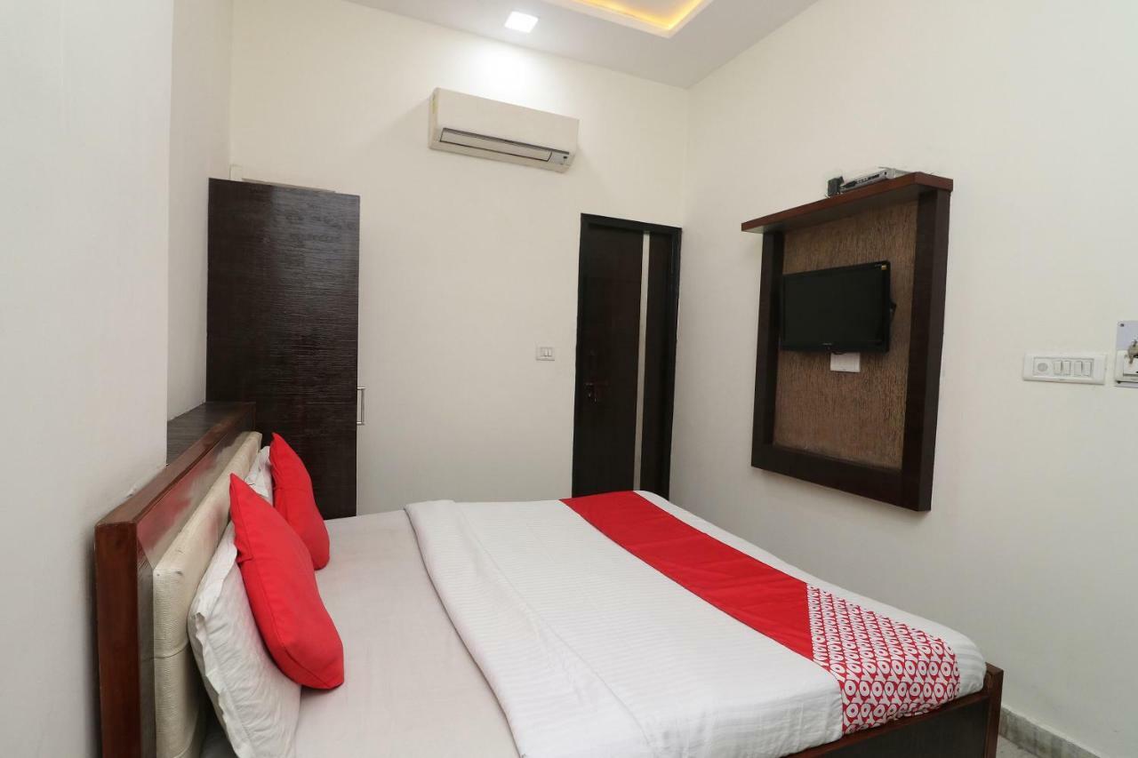Oyo 24723 Hotel Atul Palace อัครา ภายนอก รูปภาพ
