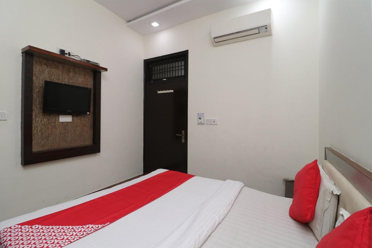 Oyo 24723 Hotel Atul Palace อัครา ภายนอก รูปภาพ